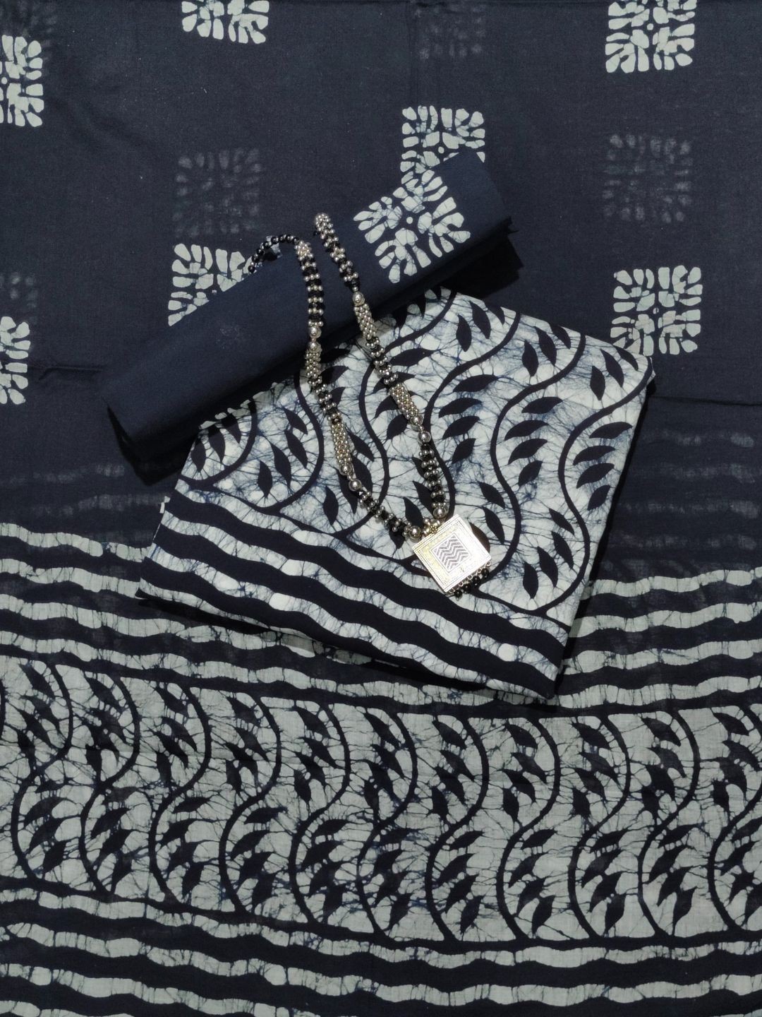 

Farooq Dyeing Ethnic Motifs Printed Pure Cotton Unstitched Dress Material, Black
