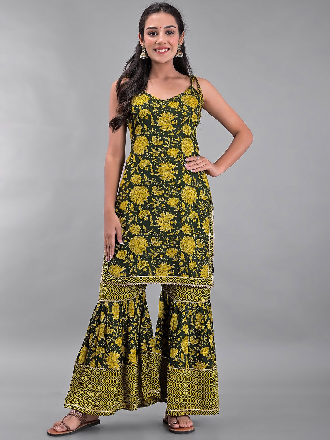 

Clothy N Wave Floral Printed Round Neck Straight Kurta With Sharara, Green
