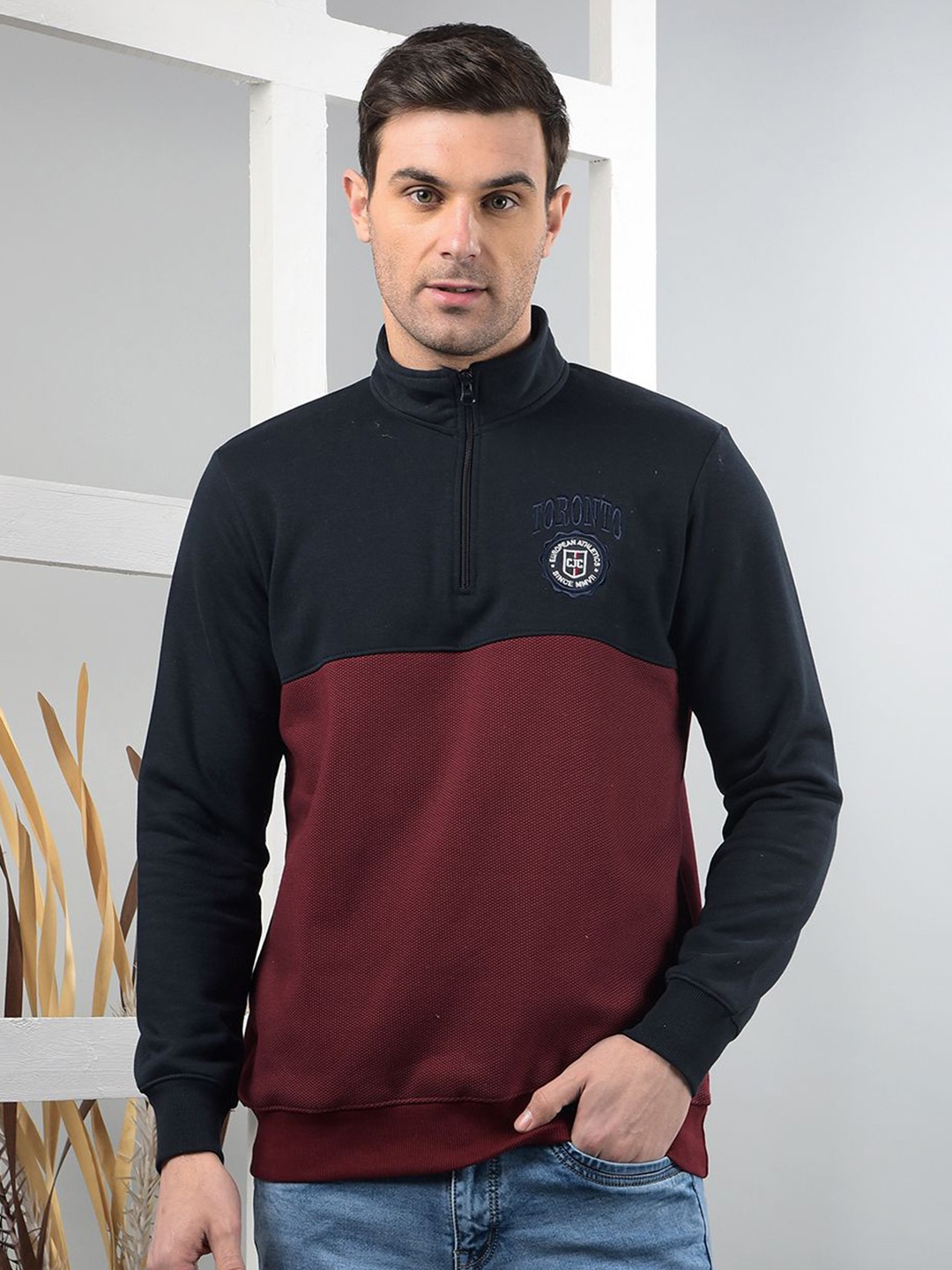 

COBB Men Colourblocked Cotton Sweatshirt, Navy blue