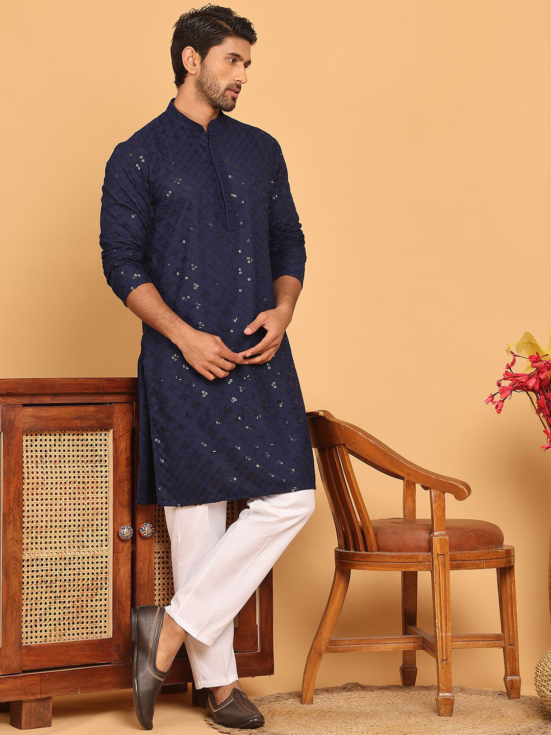 

Jompers Floral Embroidered Mandarin Collar Straight Kurta With Pyjamas, Navy blue