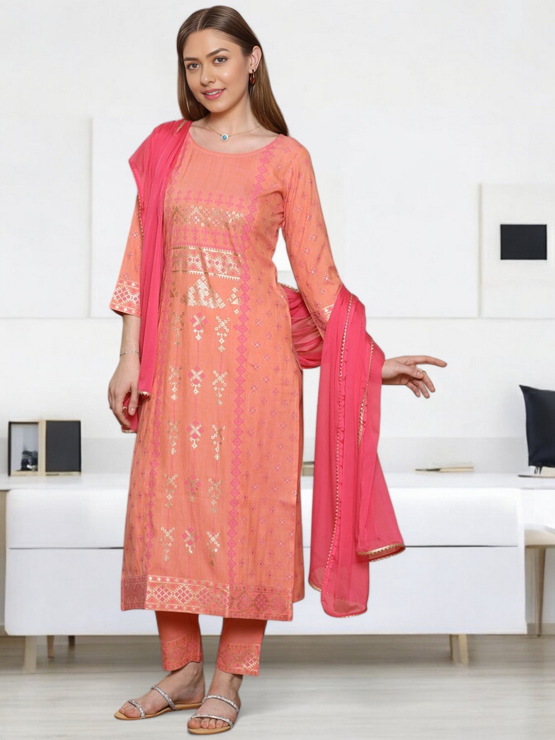 

Jeff co-op Geometric Printed Round Neck Kurta With Trousers & Dupatta, Peach