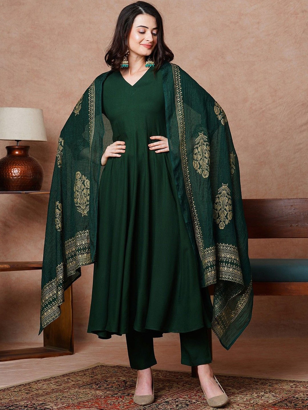 

DIVASTRI Solid V-Neck Anarkali Kurta With Trousers & Dupatta, Green