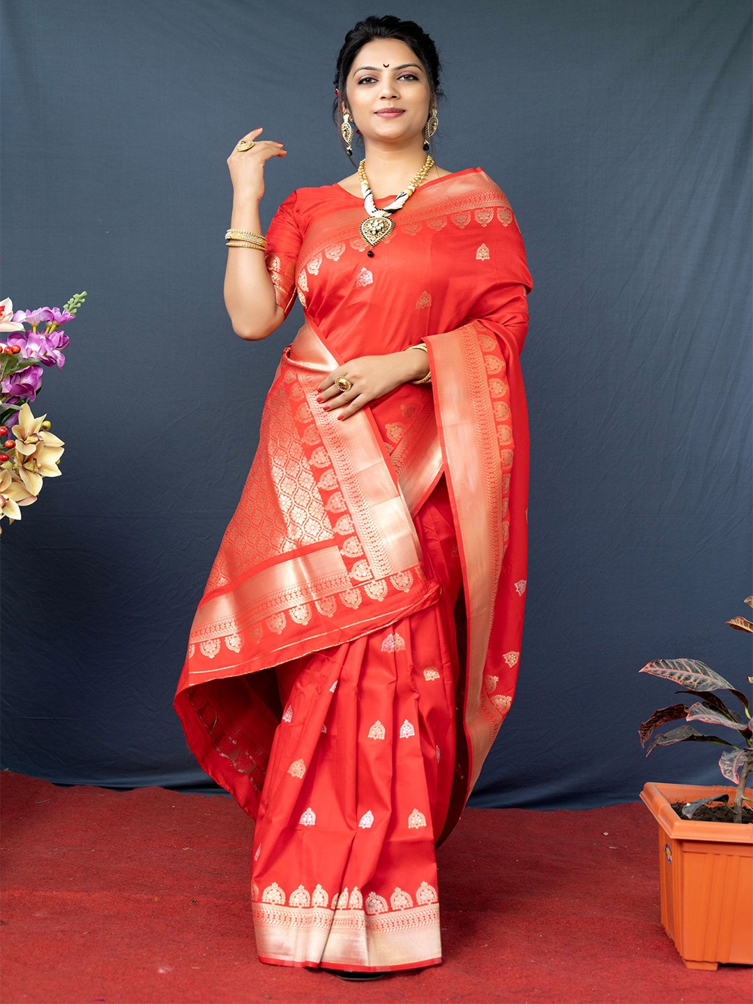

Kandora Woven Design Zari Pure Silk Banarasi Saree, Red