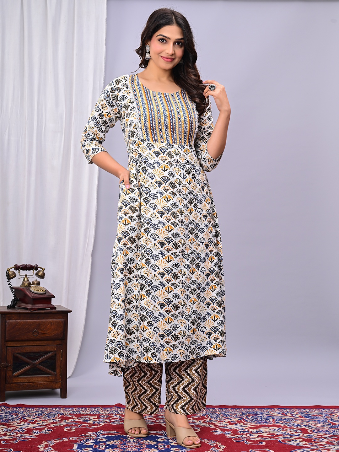 

NEKU FASHOIN Women Printed Regular Kurta with Trousers, White