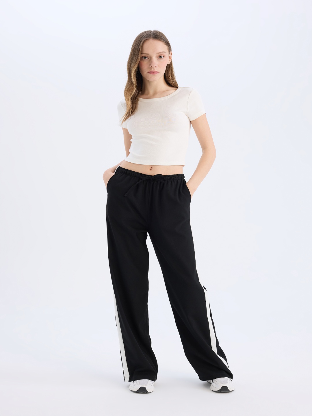 

DeFacto Women Striped Mid-Rise Regular Fit Trouser, Black