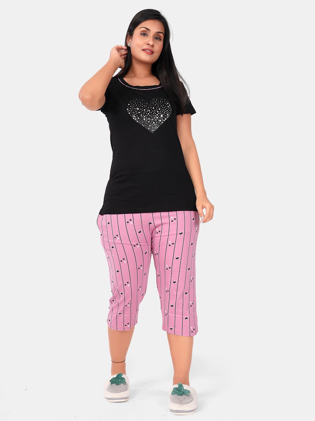 

SWEET MOON Printed T-Shirt With Capri Night Suit, Black