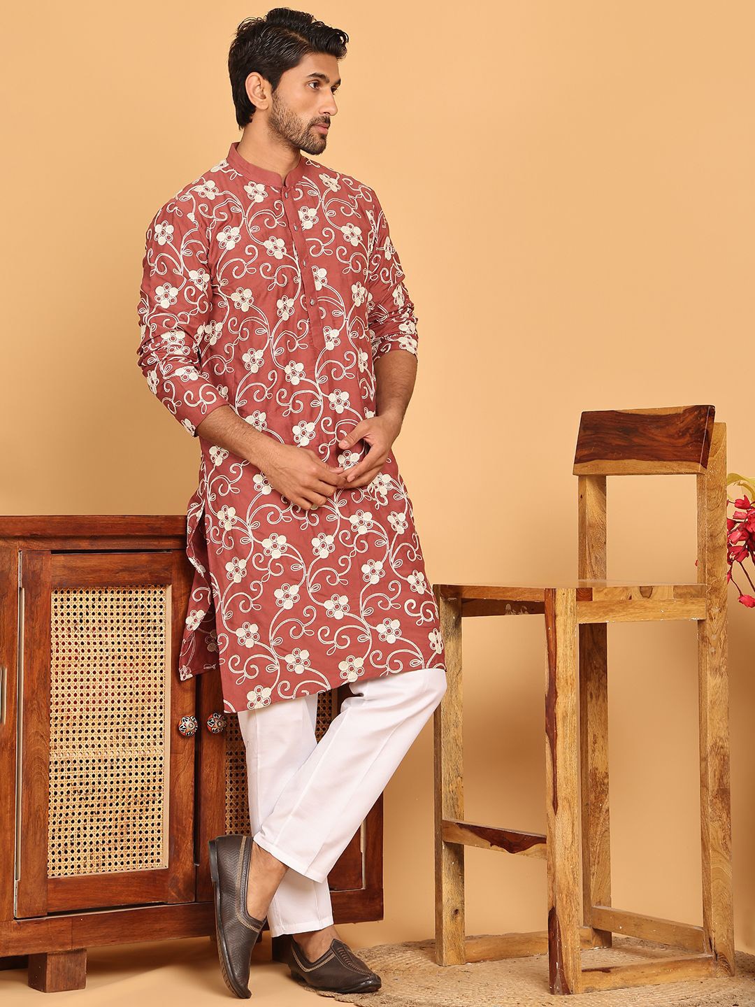 

Jompers Floral Embroidered Chikankari Mandarin Collar Straight Kurta With Pyjamas, Rust