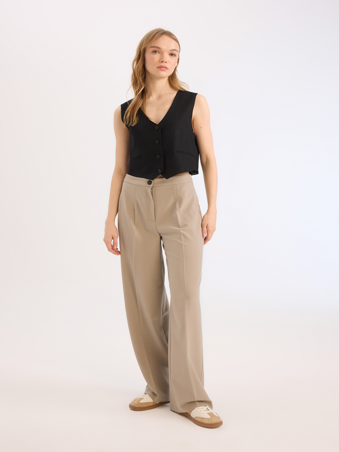 

DeFacto Women Regular Fit Trousers, Beige