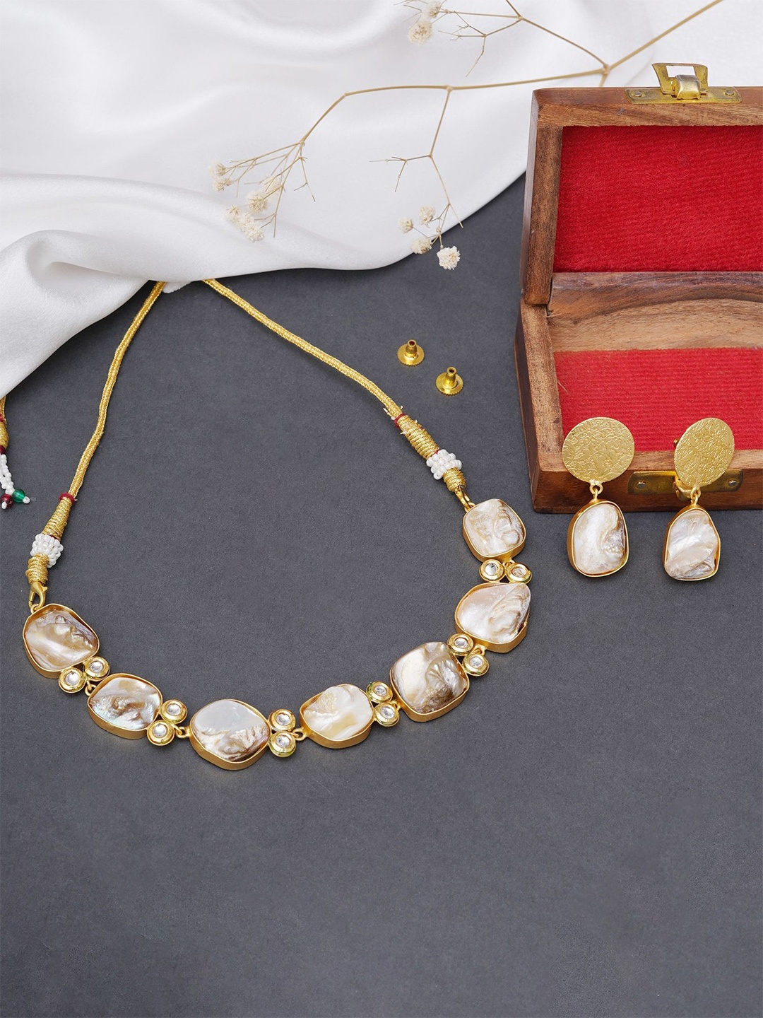 

JEWILLEY Gold-Plated Stones-Studded Geometric Shaped Jewellery Set