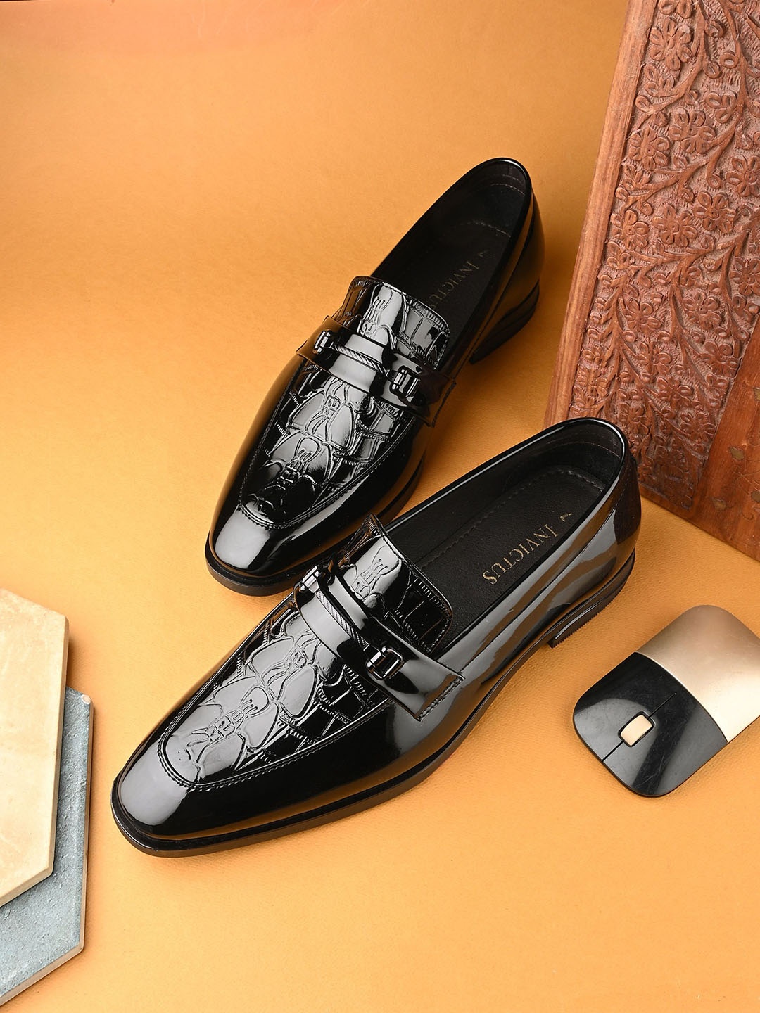 

Invictus Men Textured Leather Formal Loafers, Black