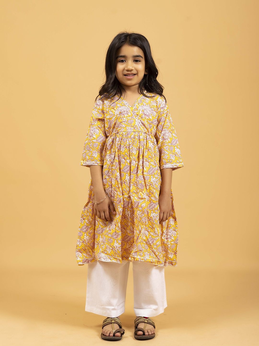 

SPARSA Girls Cotton Ethnic Motifs Printed Angrakha Kurta, Yellow