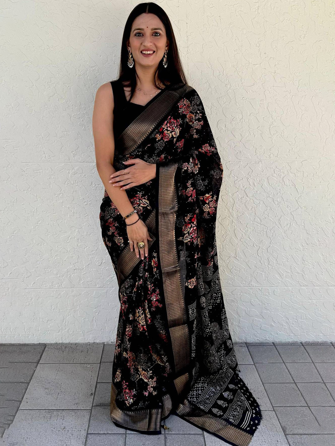 

KAYOMMI Floral Zari Pure Cotton Kanjeevaram Saree, Black