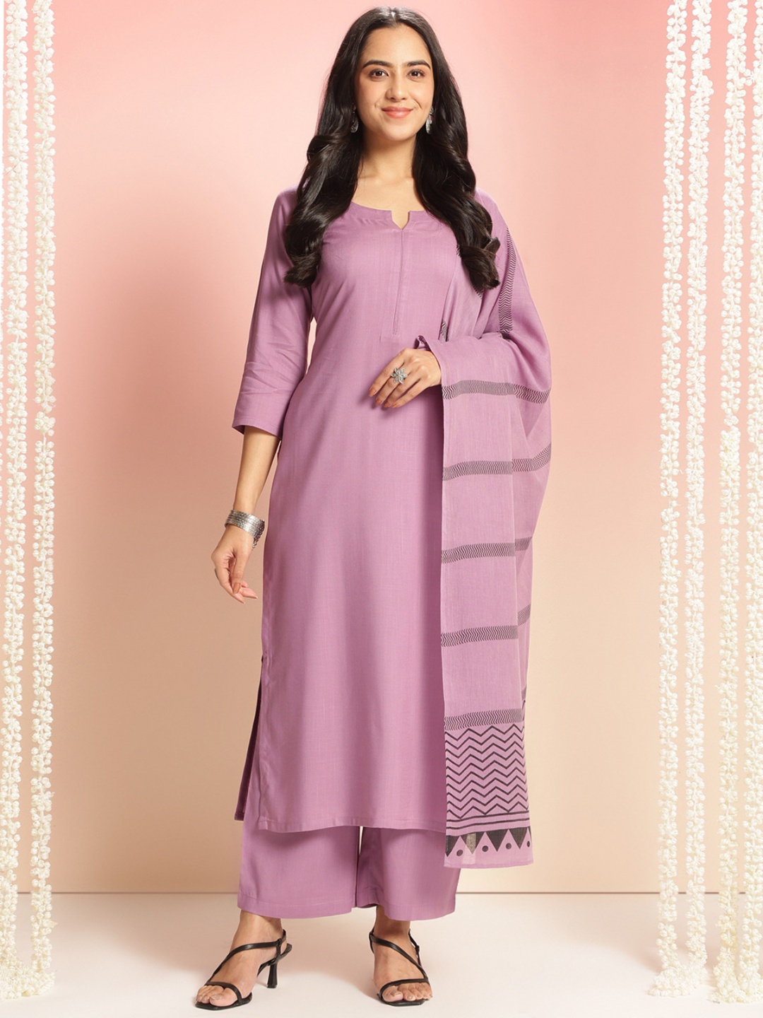 

DIVASTRI Notch Neck Straight Kurta With Palazzos & Dupatta, Purple