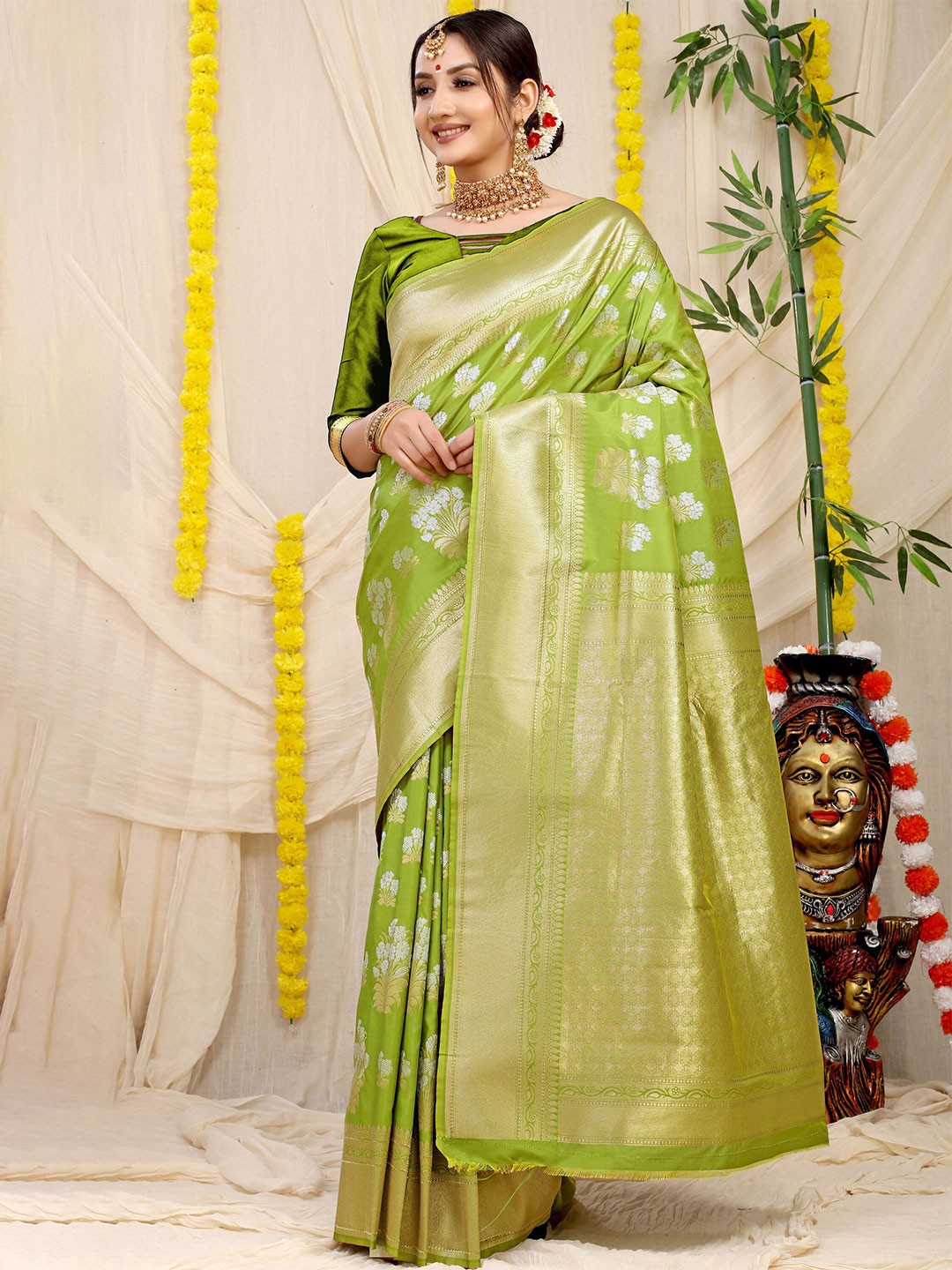 

amirat Floral Zari Pure Silk Banarasi Saree, Lime green
