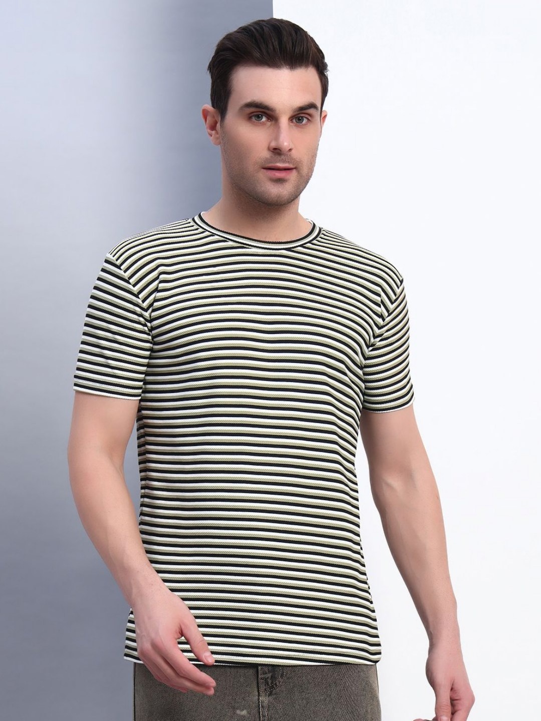 

Metronaut Men Striped Slim Fit T-shirt, Sea green