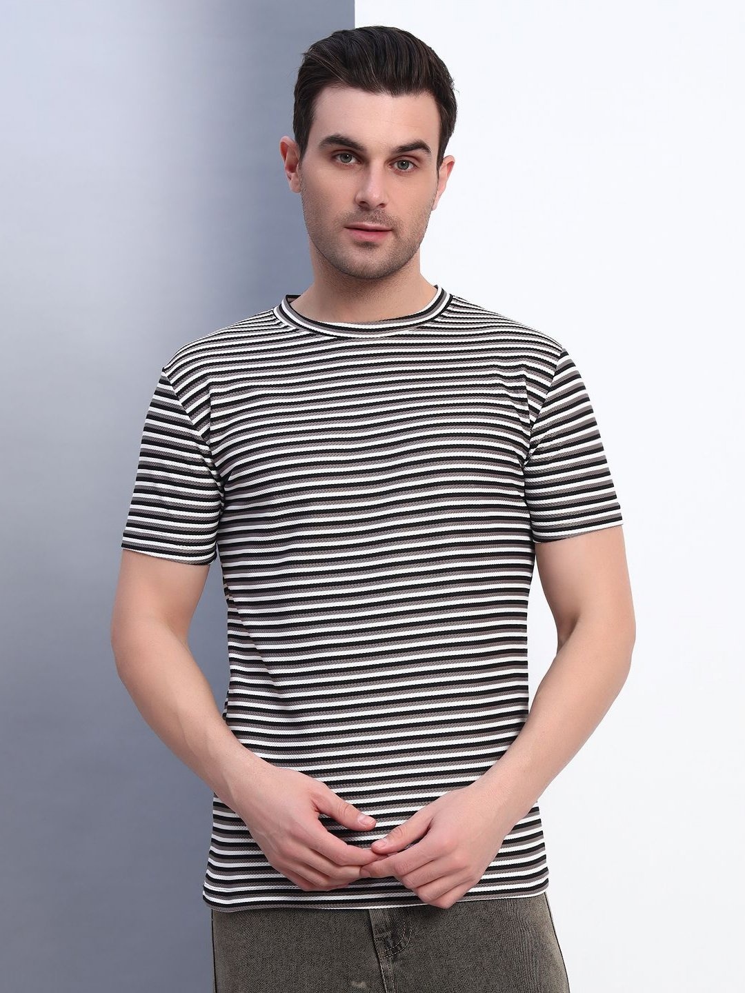 

Metronaut Men Striped Slim Fit T-shirt, Grey