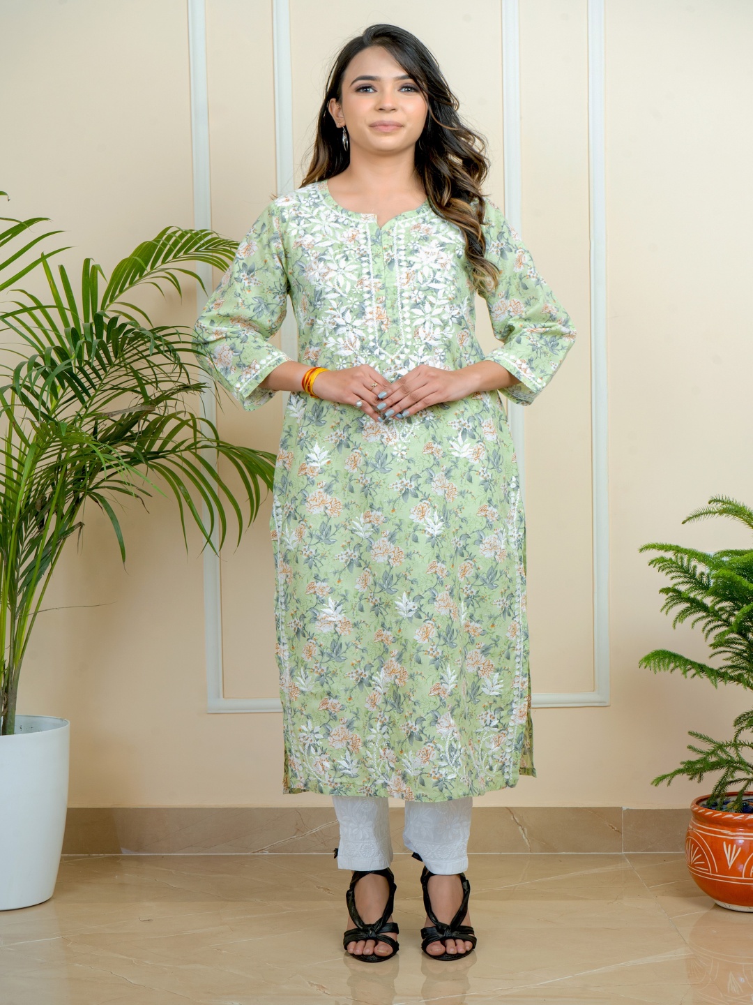 

ADR CHIKAN Women Ethnic Motifs Embroidered Regular Chikankari Pure Cotton Kurta with Trousers, Green