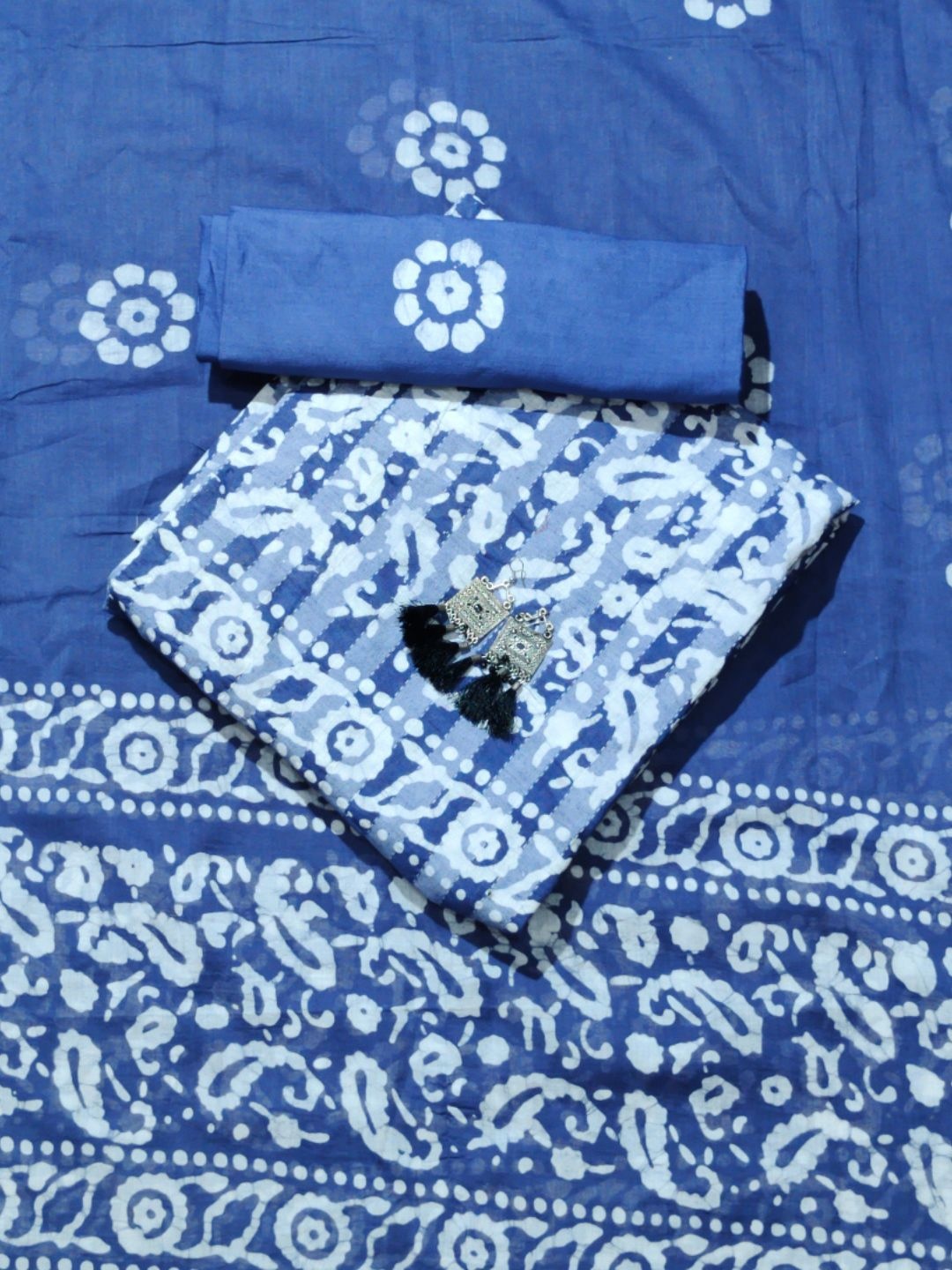 

Farooq Dyeing Ethnic Motifs Printed Pure Cotton Unstitched Dress Material, Blue