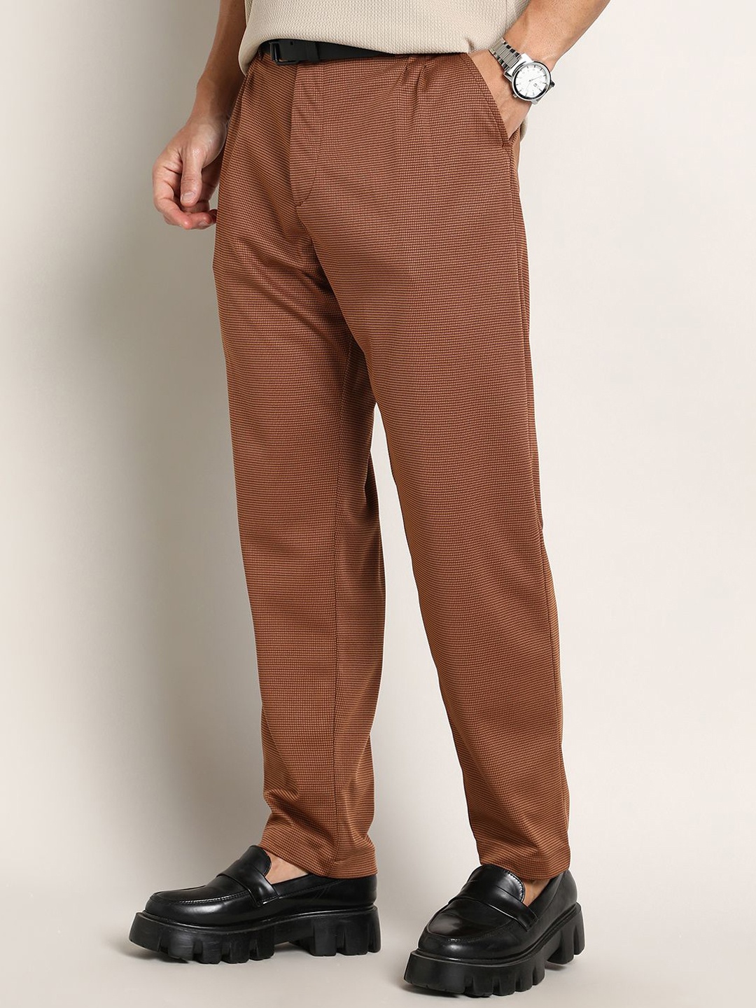 

Campus Sutra Men Checked Comfort Cargos Trousers, Brown