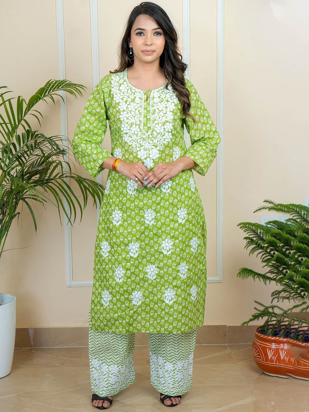 

ADR CHIKAN Floral Embroidered Thread Work Pure Cotton Kurta With Palazzos, Green