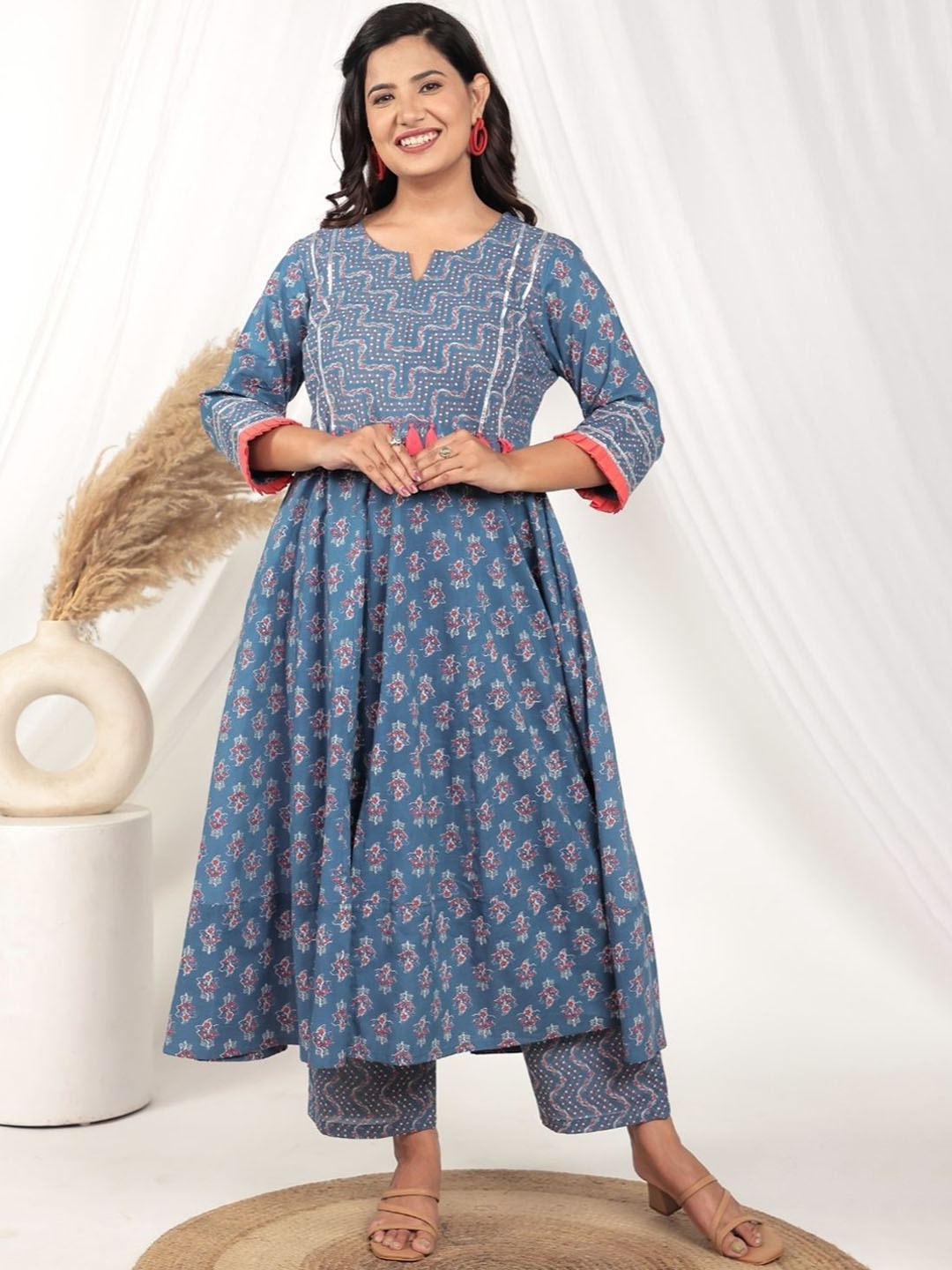 

Aramya Floral Printed Notch Neck Gotta Patti Pure Cotton Anarkali Kurta with Trousers, Blue