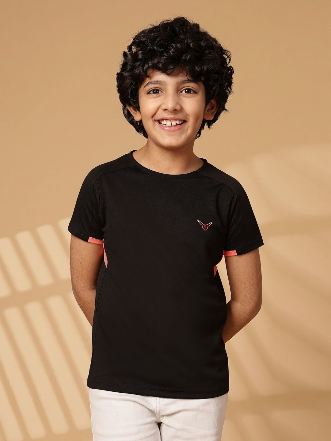 

Invincible Boys Solid Round Neck T-shirt, Black