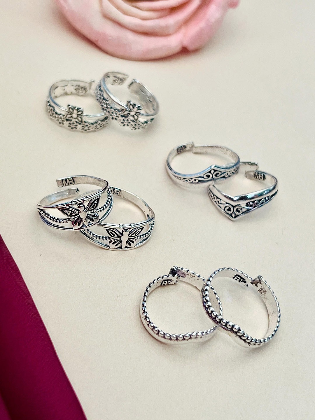 

Sangria Set of 4 Adorable Silver-Plated Floral Design Toe Rings