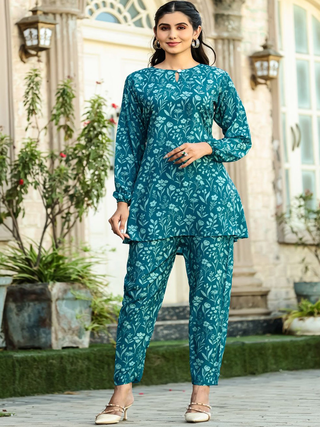

SHISHKALA Floral Printed Round Neck Pure Cotton Tunic And Trouser, Green