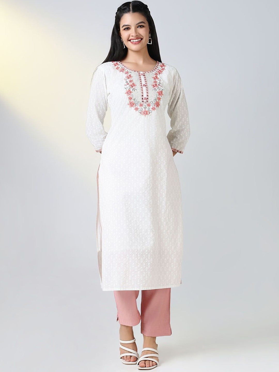 

SHOWOFF Geometric Printed Round Neck Thread Work Straight Kurtas, White