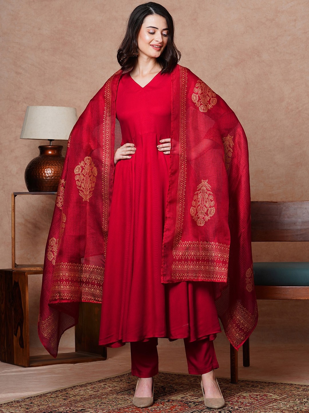 

DIVASTRI Magic V-Neck Panelled Anarkali Kurta With Trousers & Dupatta, Red