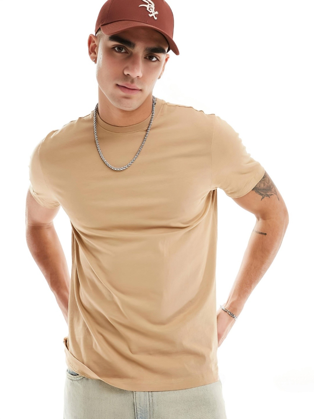 

Aux India Company Men Solid Round Neck Pure Cotton T-shirt, Beige