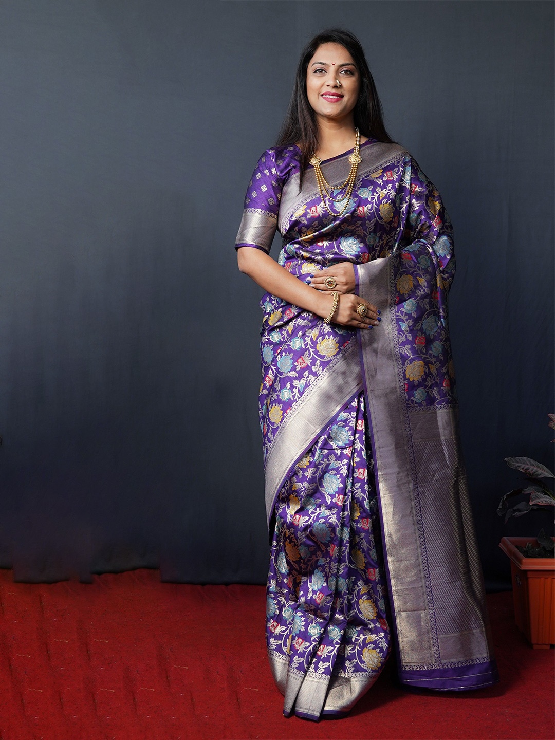 

Kandora Floral Zari Pure Silk Banarasi Saree, Purple