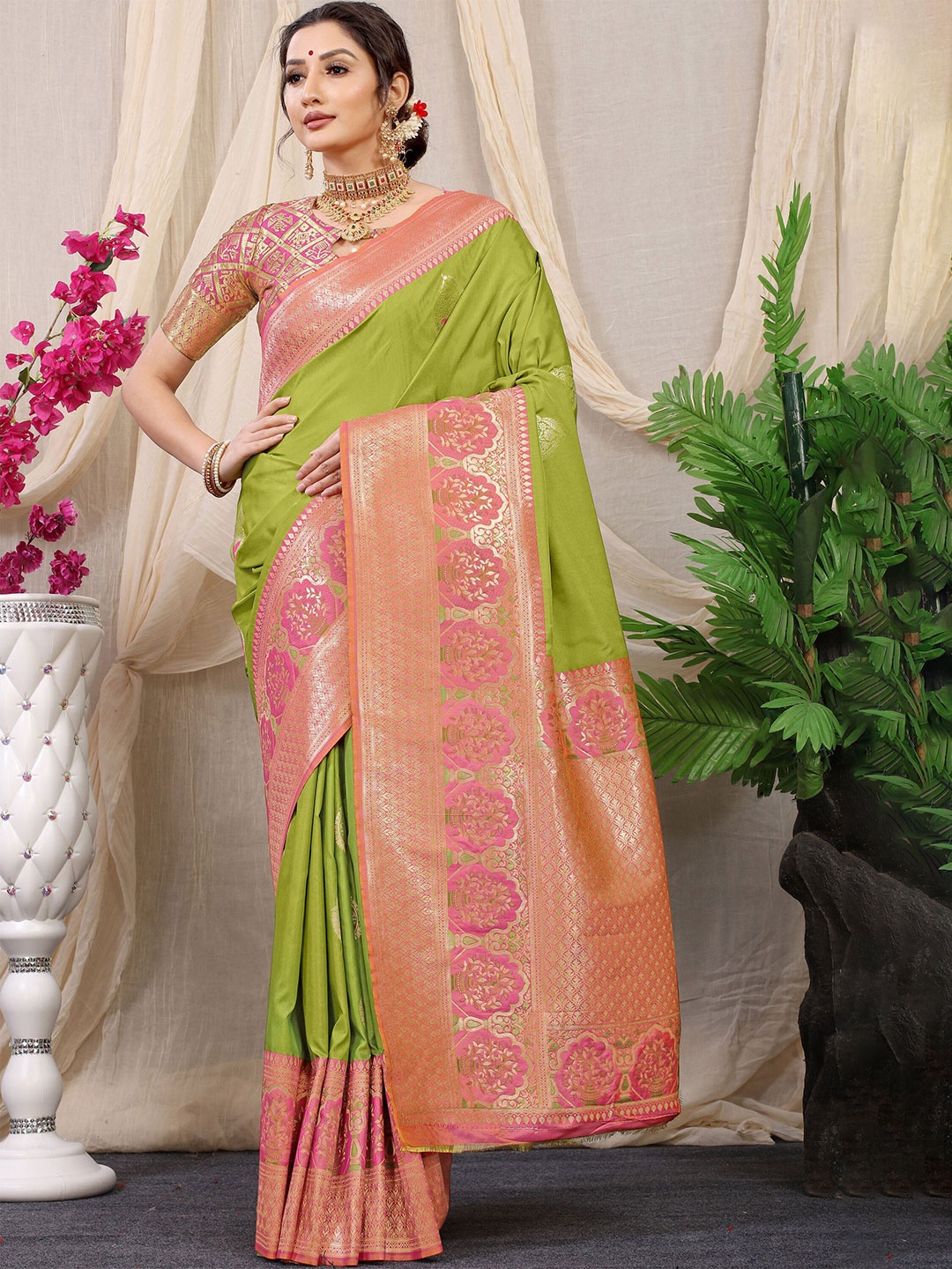 

amirat Floral Zari Pure Silk Banarasi Saree, Lime green