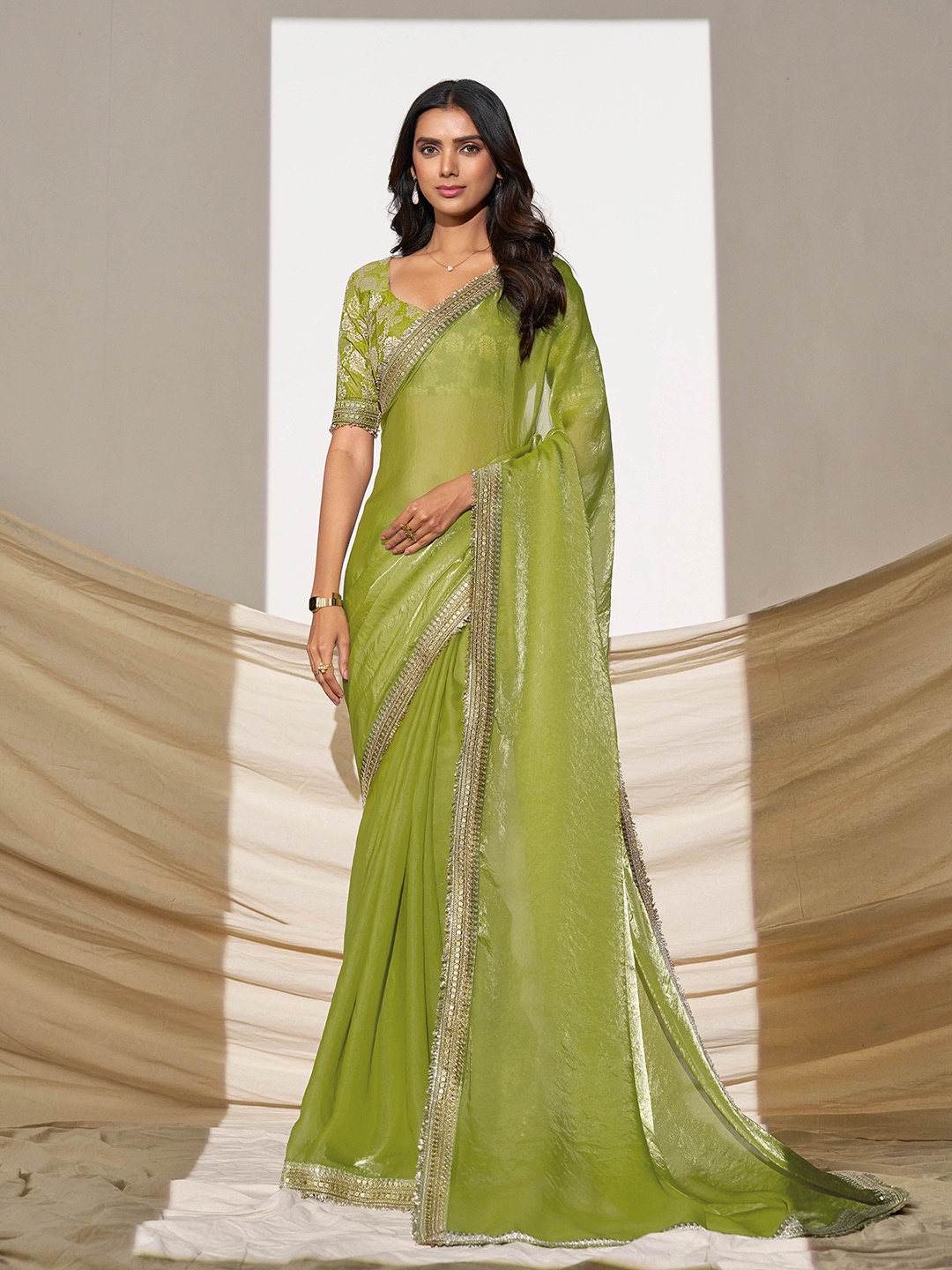 

TANNAH Zari Satin Saree with Blouse Piece, Green