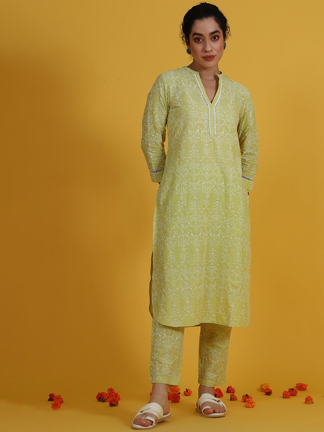 

W Floral Embroidered Mandarin Collar Thread Work Pure Cotton Straight Kurta, Green