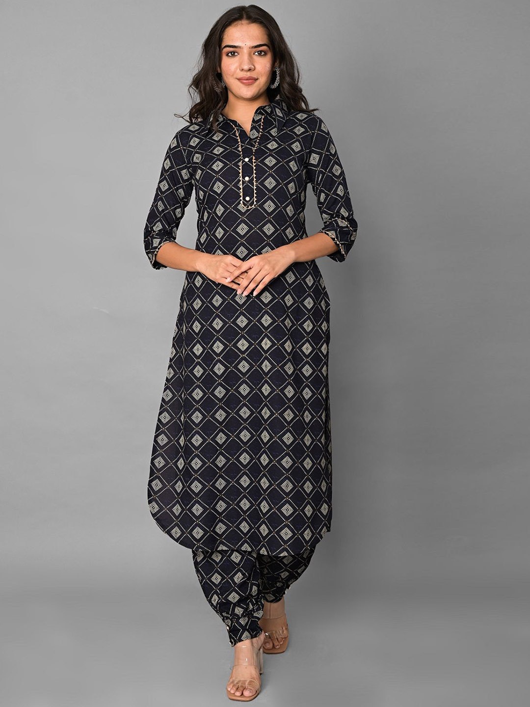 

Clothy N Wave Geometic Printed Shirt Collar Straight Kurta With Salwar, Black