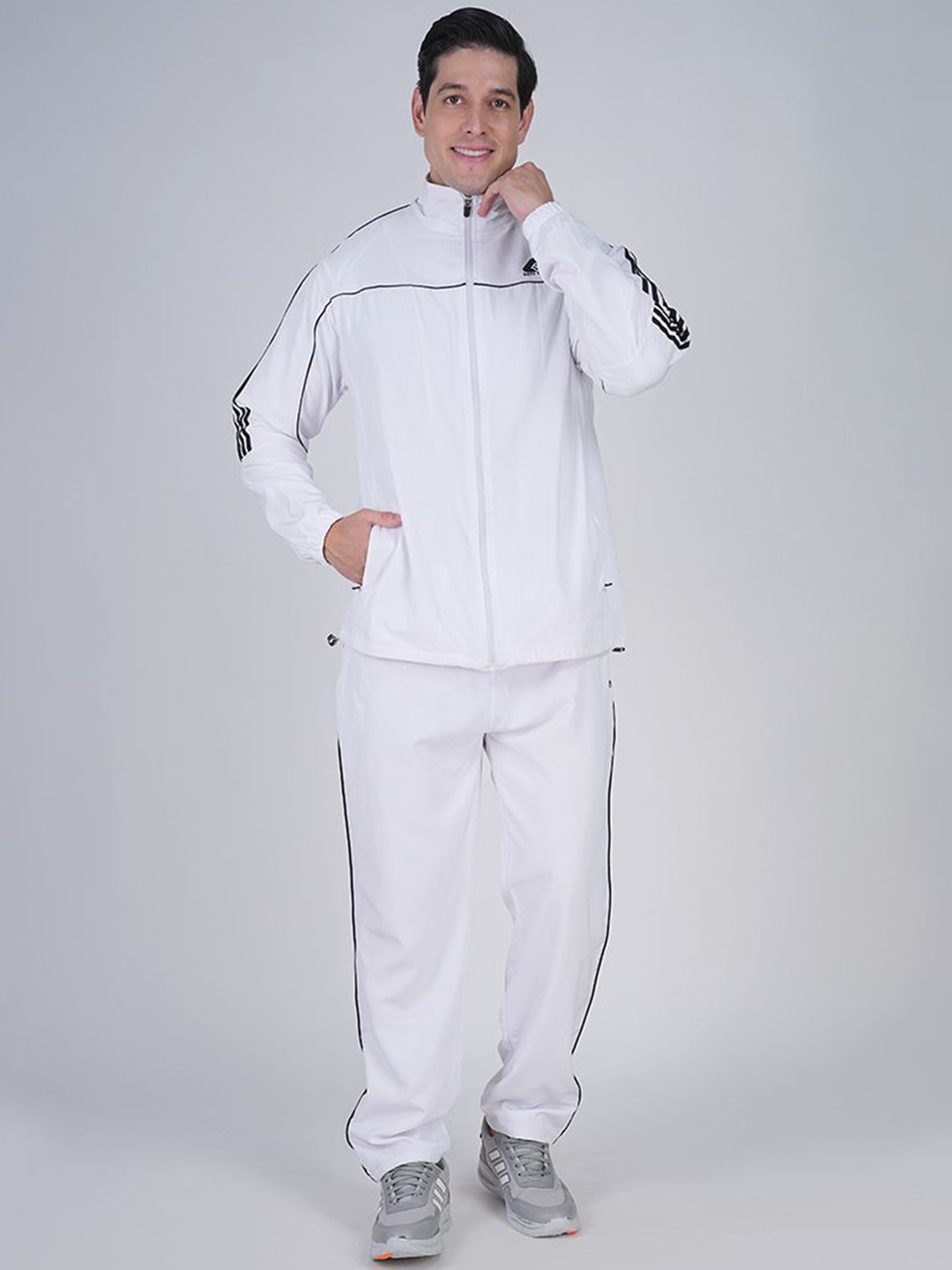 

GOTO Men Mock Collar Tracksuits, White