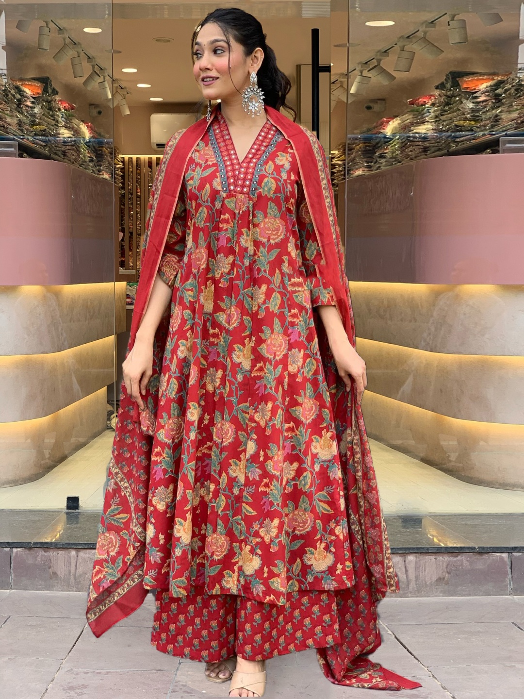 

DIVASTRI Floral Printed V-Neck Anarkali Kurta With Palazzos & Dupatta, Red