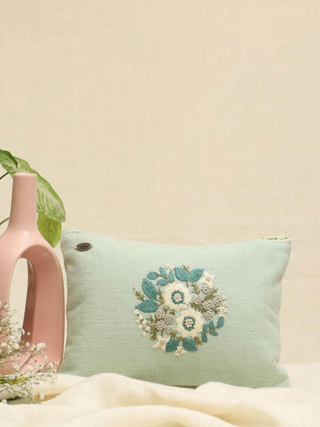 

DESIGN GAATHA Embroidered Pure Linen Pouch, Green