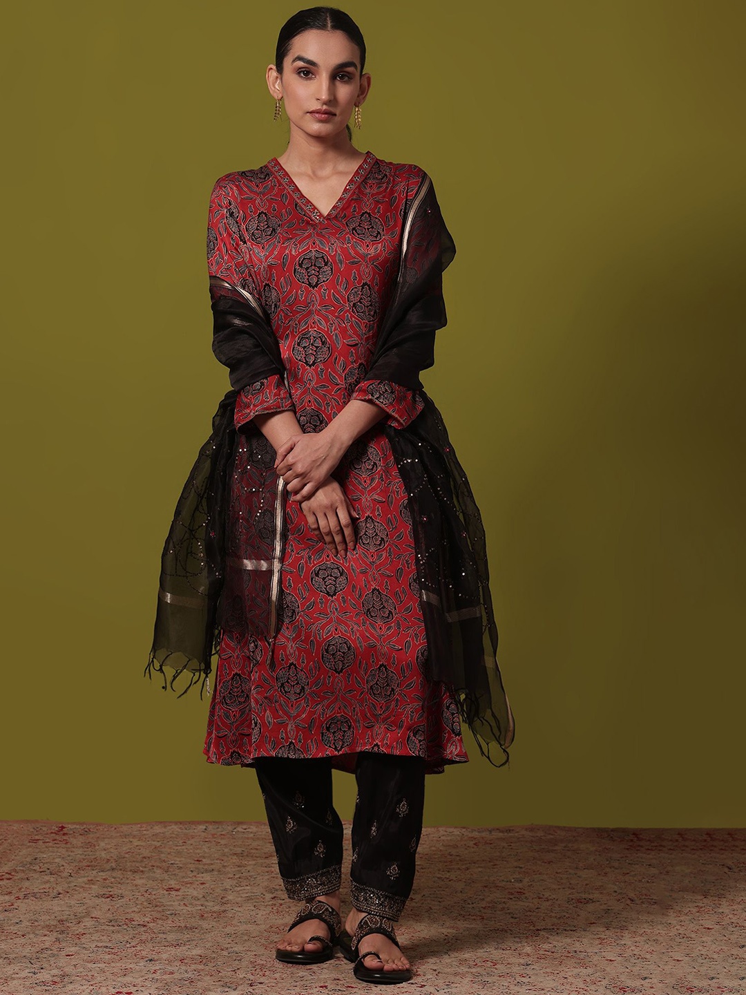 

Folk Song Ethnic Motifs Printed V-Neck A-line Kurta, Red