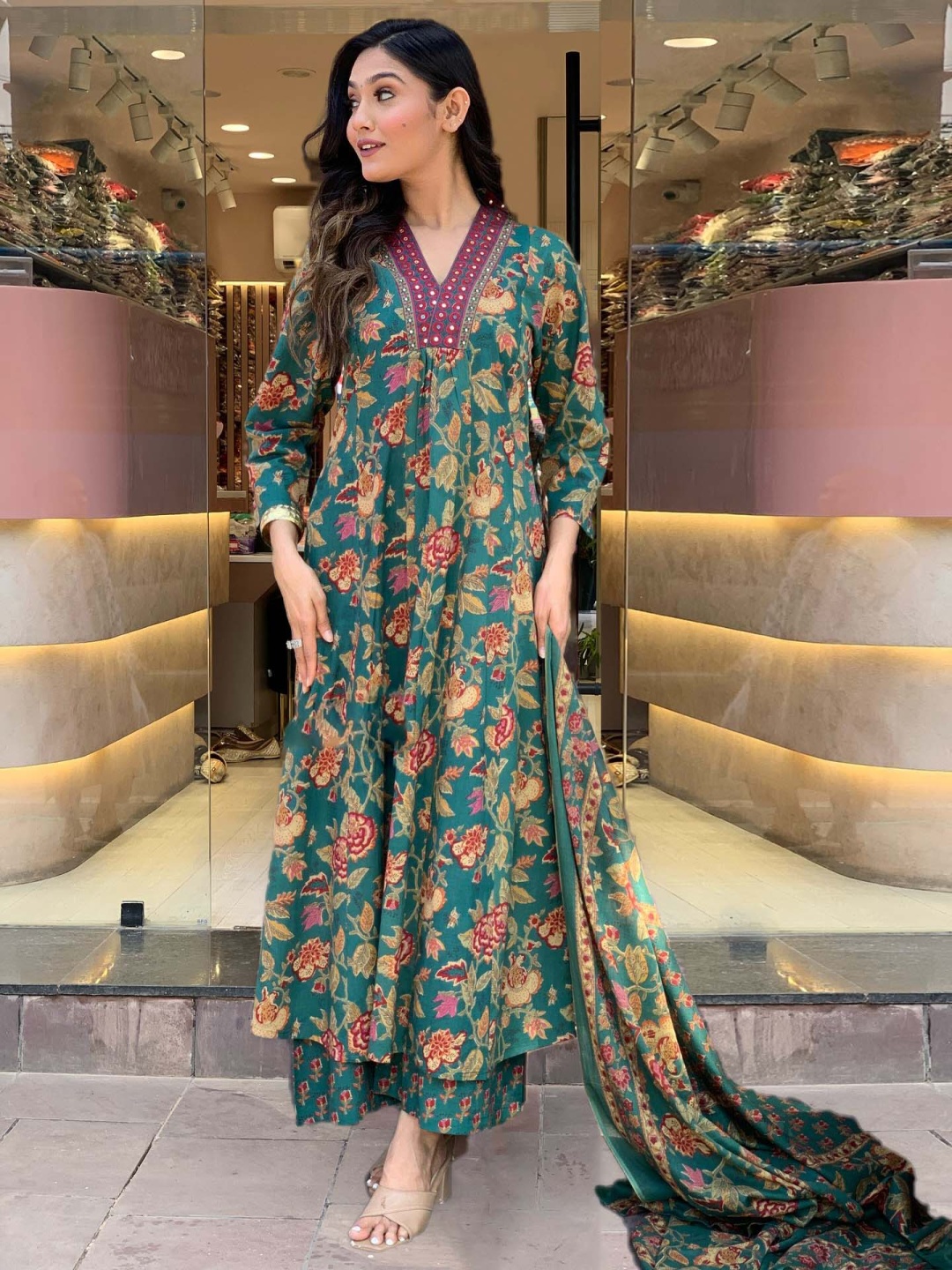 

DIVASTRI Floral Printed V-Neck Mirror Work Kurta With Palazzos & Dupatta, Green