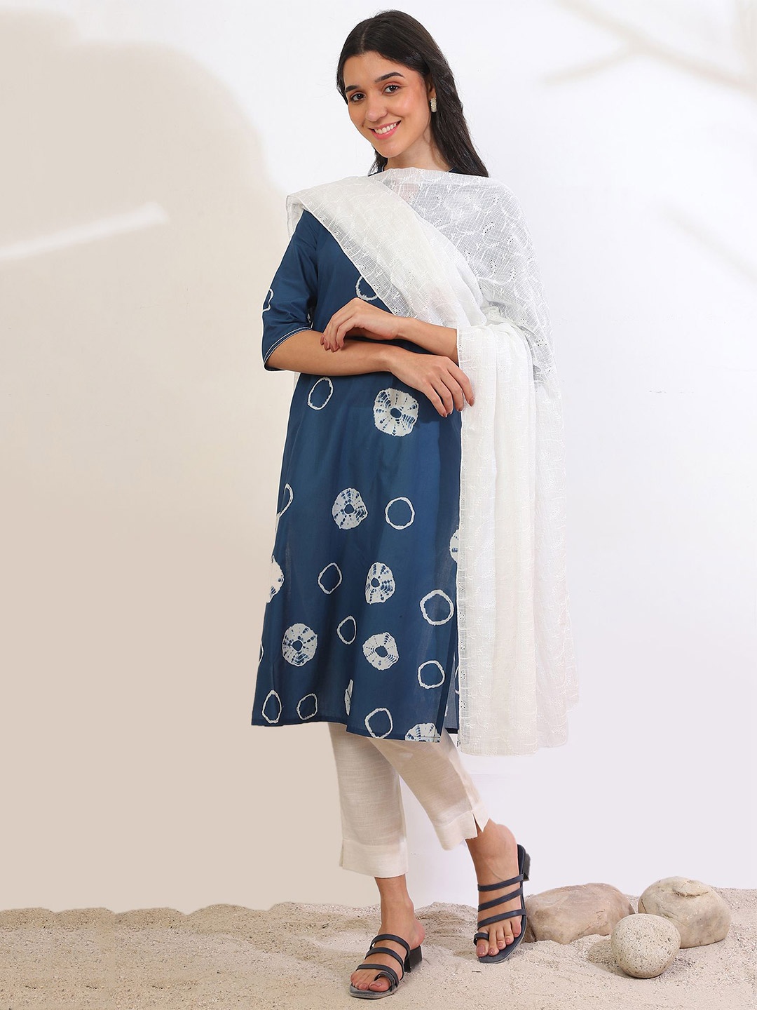 

AURELIA Floral Embroidered Dupatta With Thread Work, White