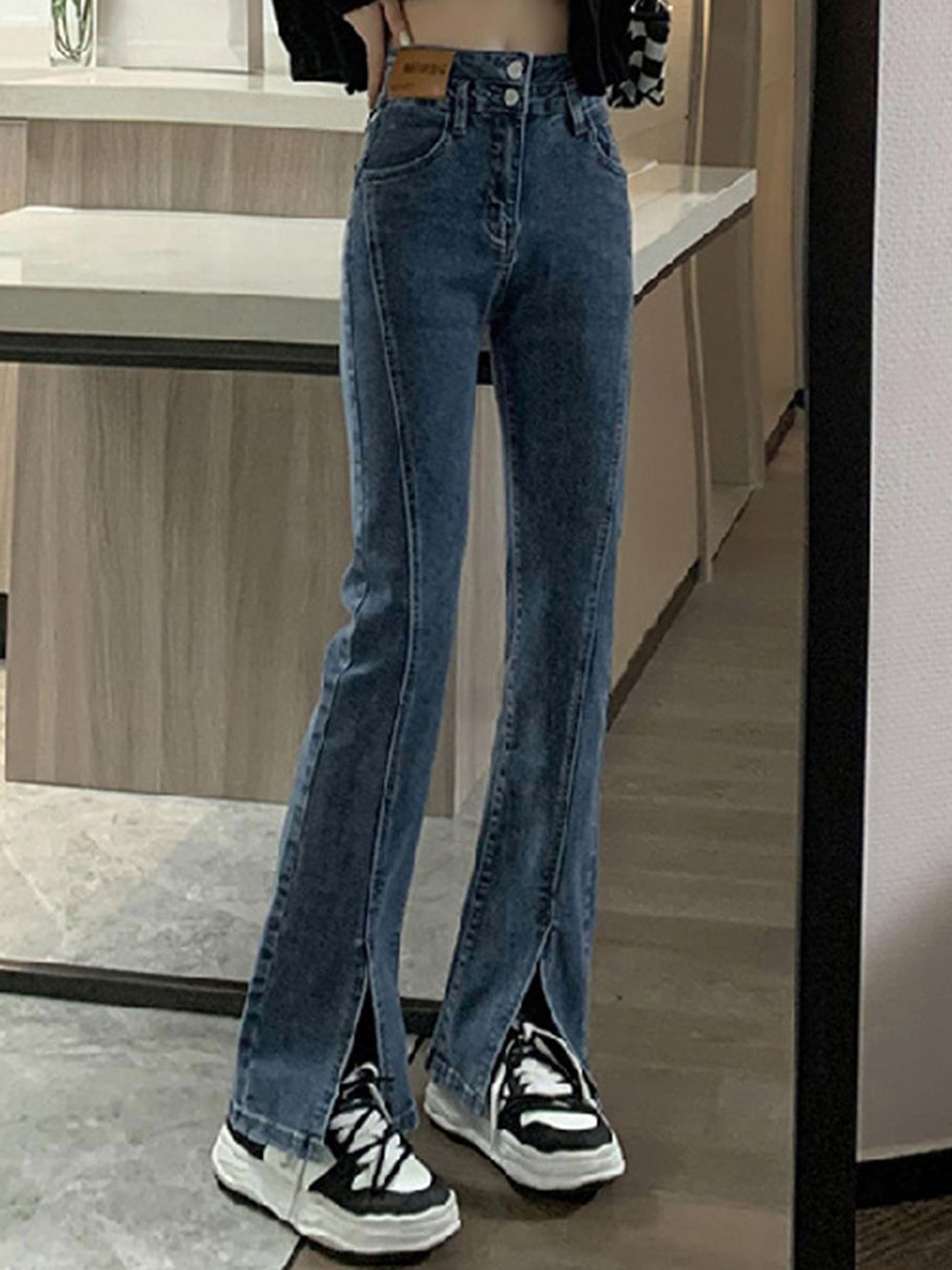 

bebe Women Cotton Straight Fit High-Rise Heavy Fade Jeans, Blue