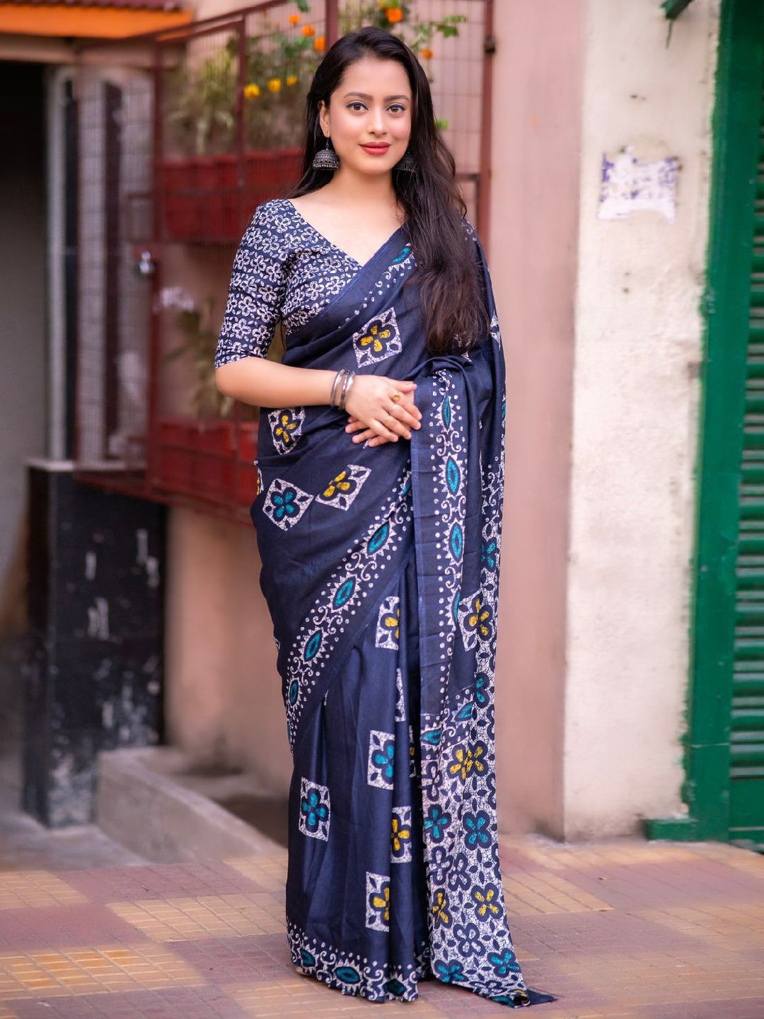 

Mitera Batik Silk Blend Saree, Navy blue