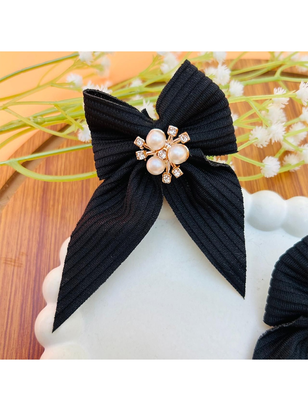 

Radhya Accessories Women Embellished Alligator Hair Clip, Black