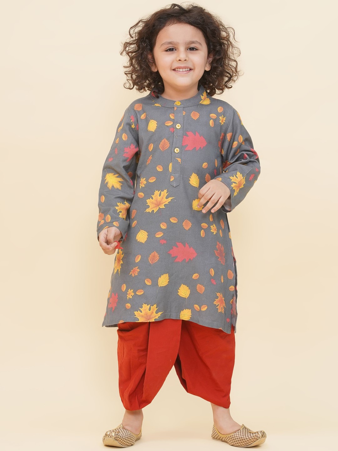 

Sethukrishna Boys Floral Printed Band Collar Straight Kurta With Dhoti Pants, Grey