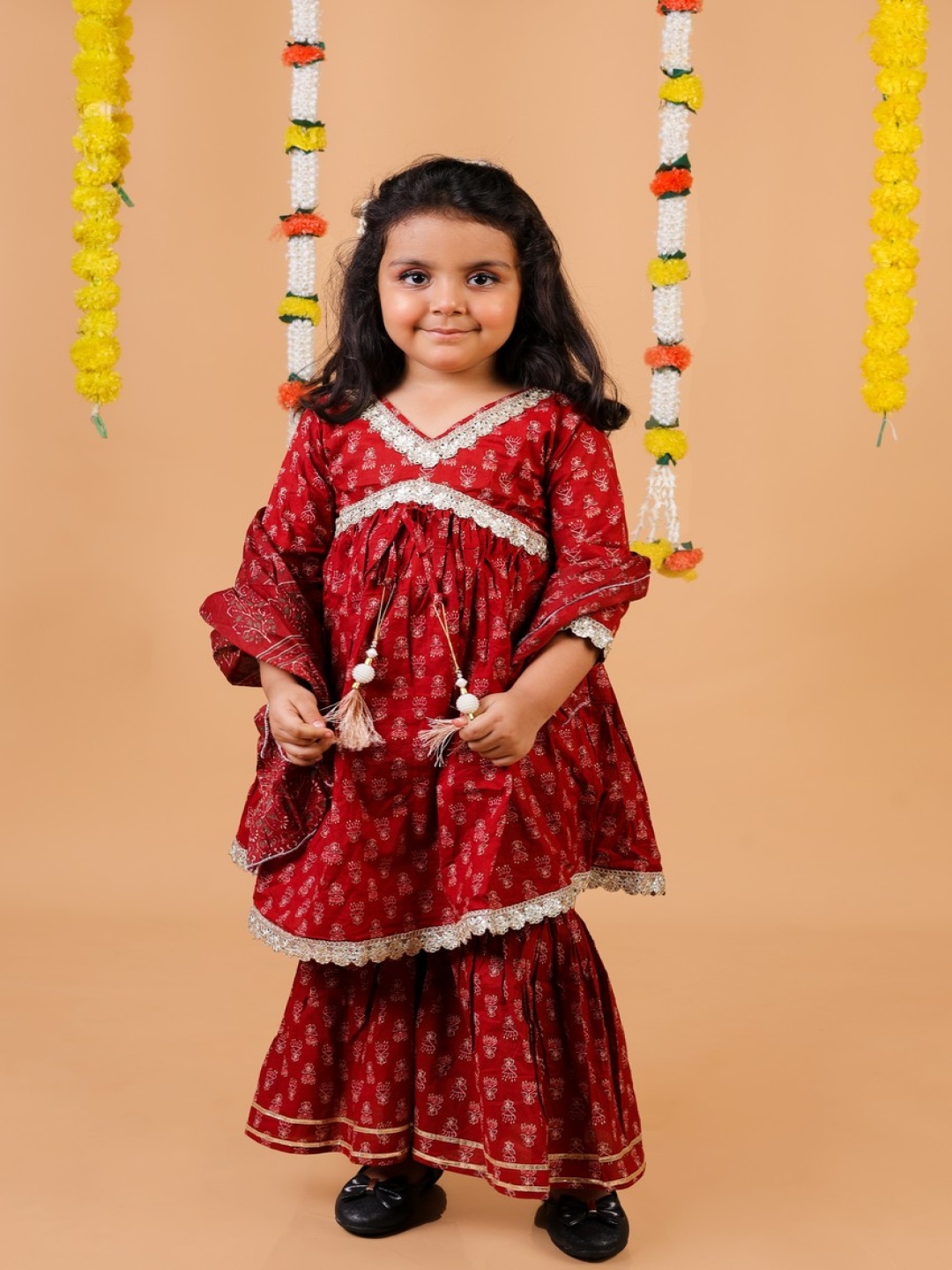 

AATYA KIIDS Girls Floral Printed V-Neck Pure Cotton Kurta with Sharara & Dupatta, Maroon