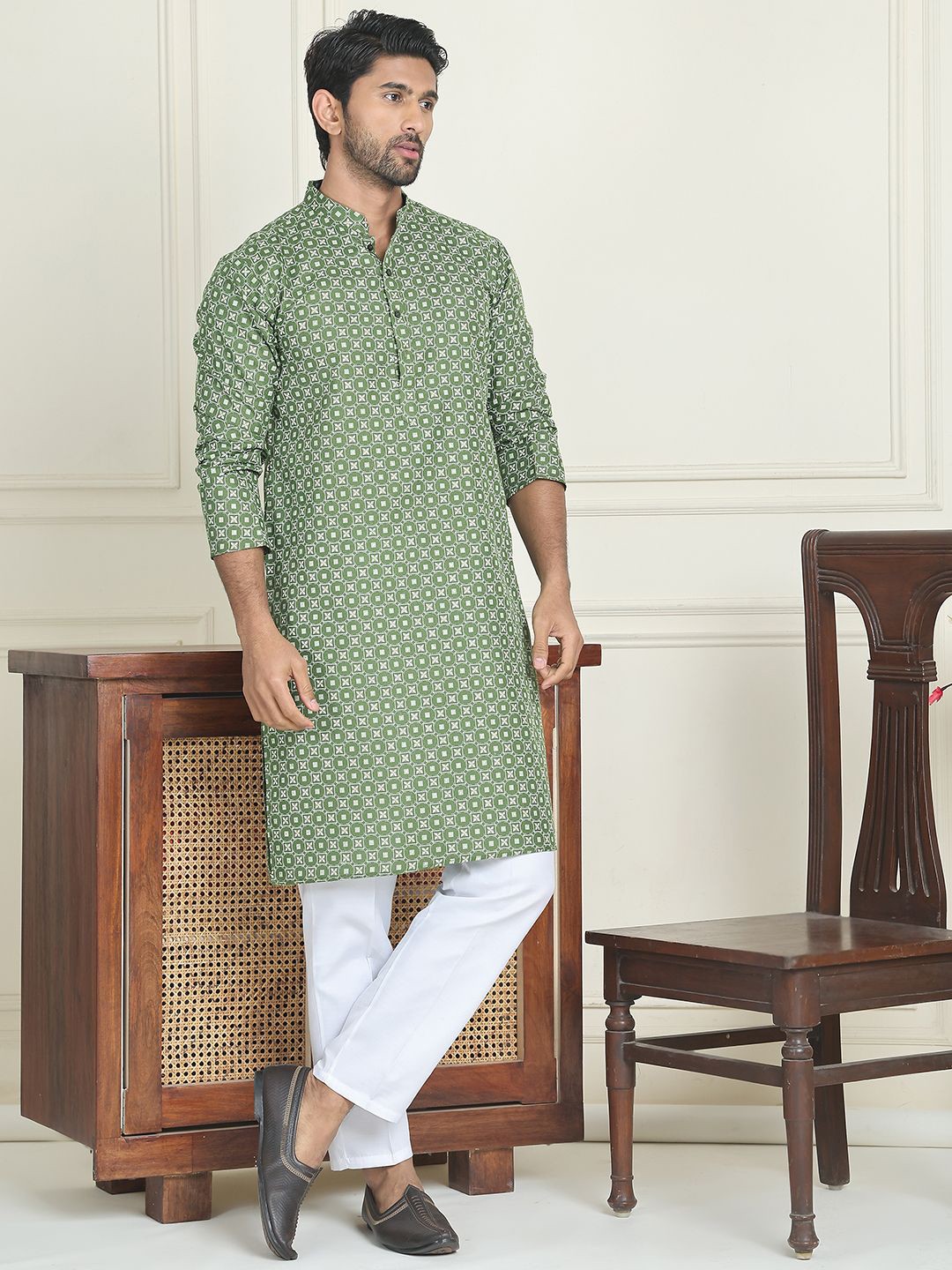 

Jompers Geometric Embroidered Cotton Blend Mandarin Collar Straight Kurta With Pyjamas, Olive