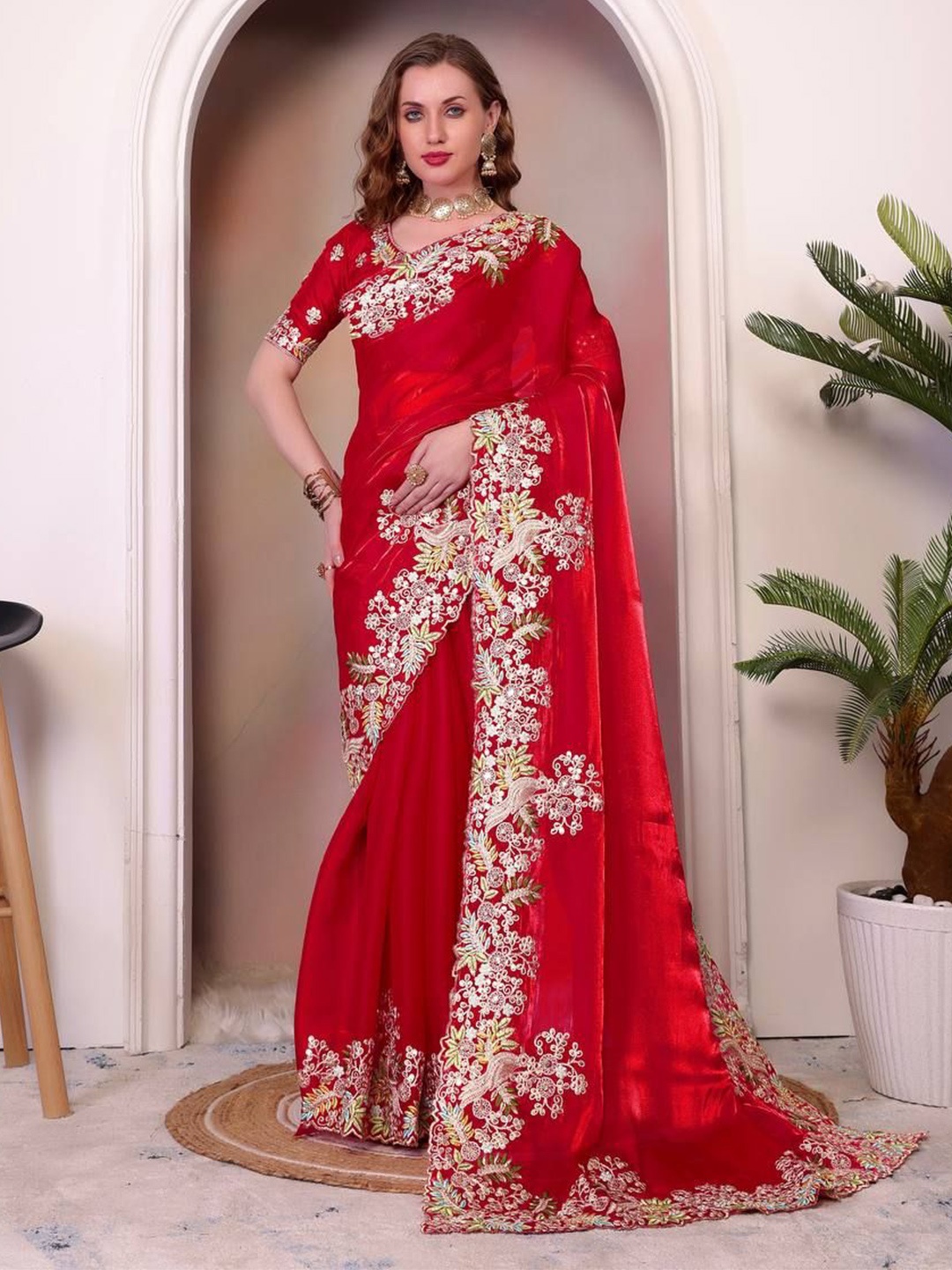 

AWRIYA Floral Sequinned Organza Saree, Red