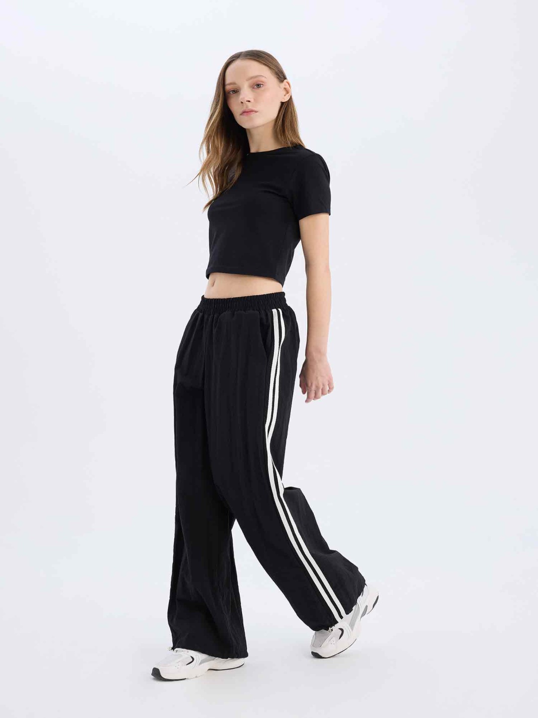 

DeFacto Women Regular Fit Trousers, Black
